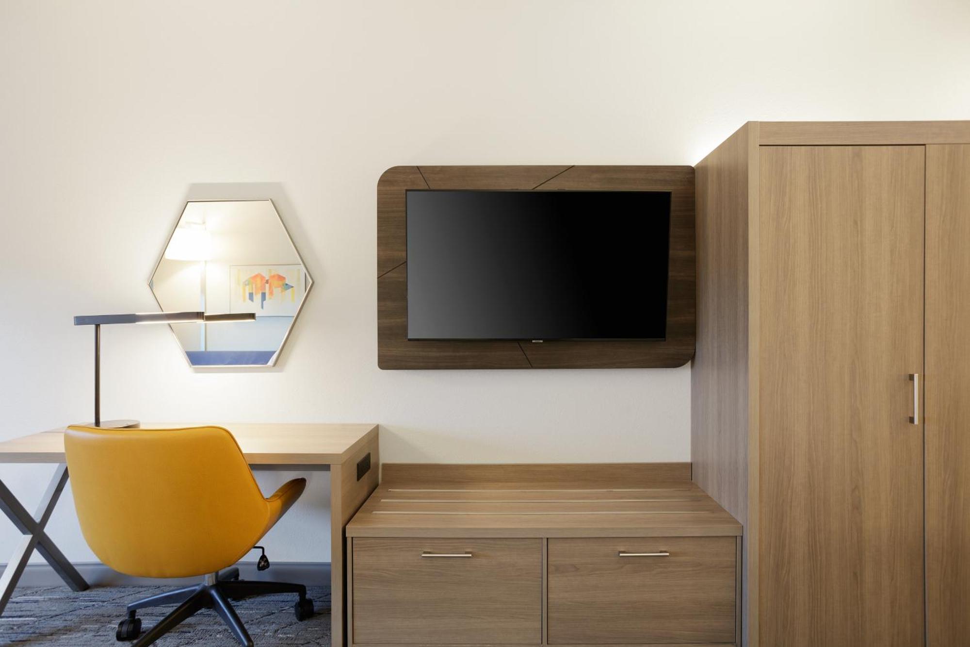 Holiday Inn Express Hotel & Suites Manchester - Airport By Ihg Extérieur photo