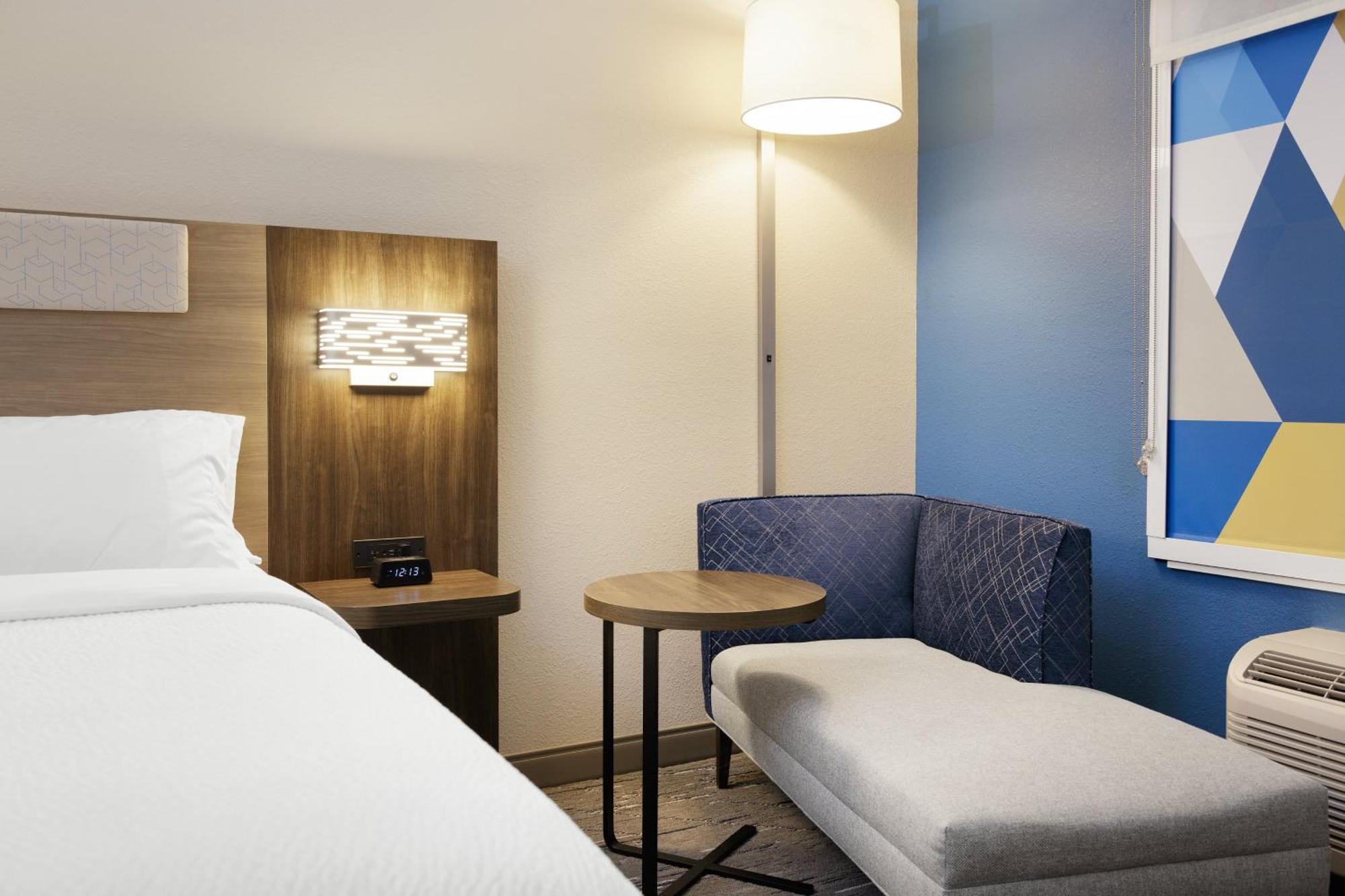 Holiday Inn Express Hotel & Suites Manchester - Airport By Ihg Extérieur photo