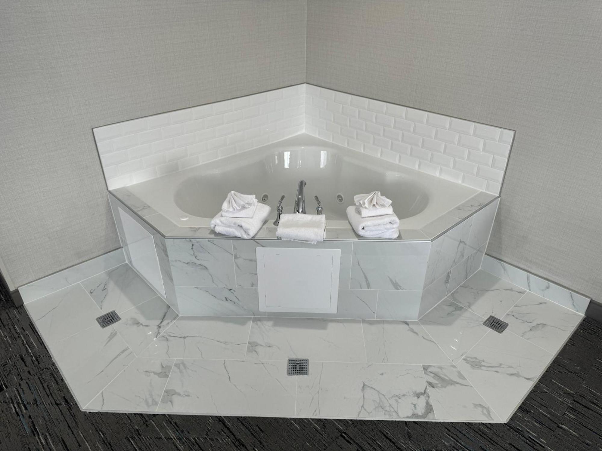 Holiday Inn Express Hotel & Suites Manchester - Airport By Ihg Extérieur photo